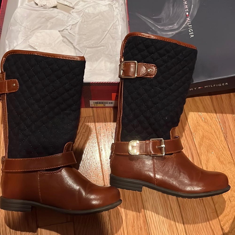 Tommy Hilfiger Size 10 kids brown and blue boots.